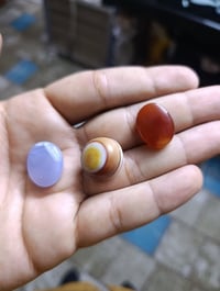 حجر عقيق يماني وجزع يماني  العقيق اليماني 25  الجزع اليماني 20 ألف  طب...