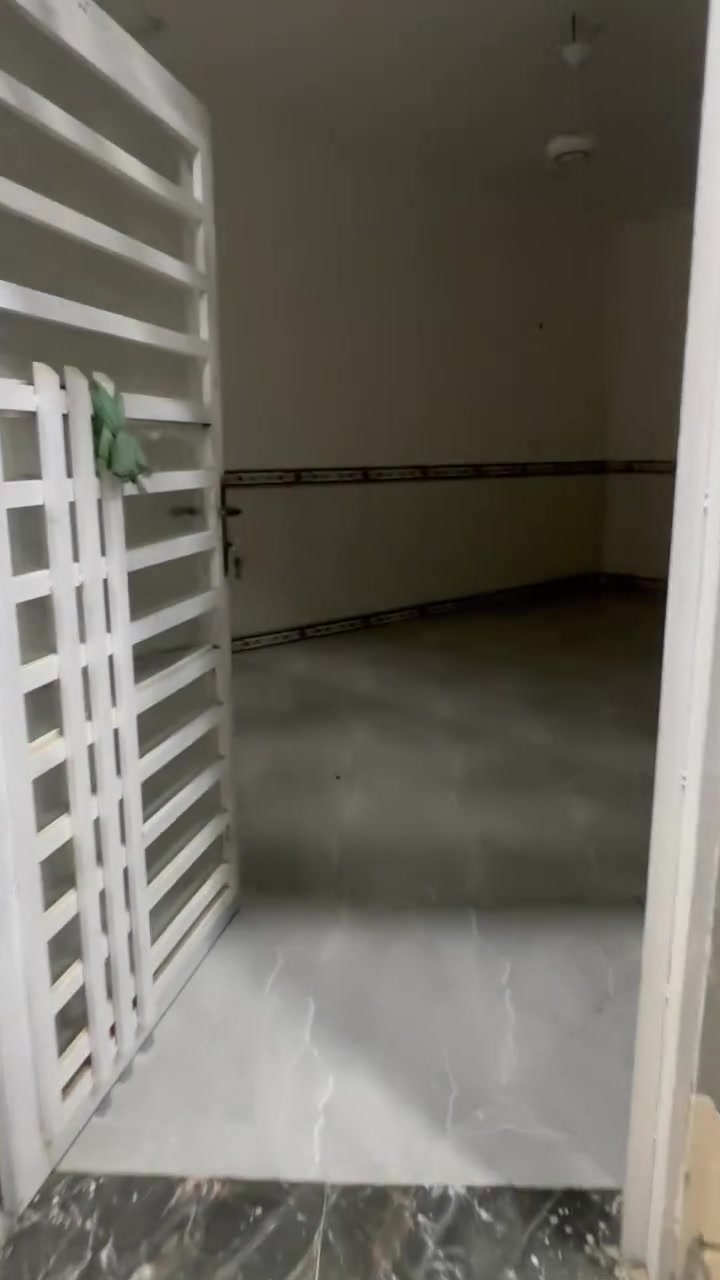 بيت لإيجار مساحه ٢٠٠ متر جاهز عله خير حبايه
مي وكرهباء وسخان وموطور مي كلبات وبنكات بيت جديد 
مكانه بابل حله بنيل مقابل مدرسه صينيه ***********
