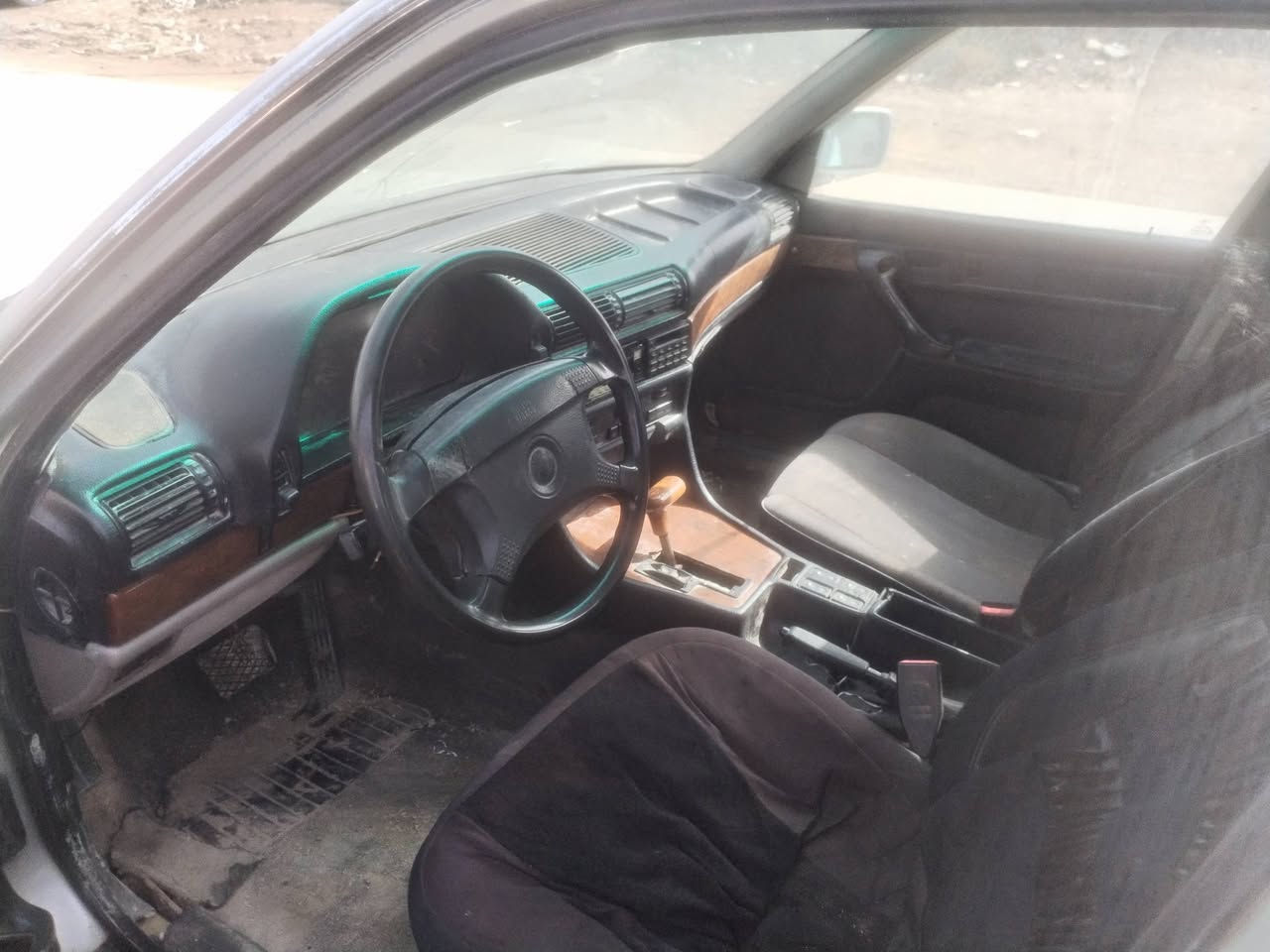 السلام عليكم ورحمة البيع بيم ٧٣٥ رقم أربيل تريد تحويل تريد وكاله موديل ١٩٩٣فتحه مكينه جديده الكير كايم كهربايات شغاله تخم تاير جديد باتري جديد سياره مكفول من الضربه البيع ومروس مكان السياره الدوانيه ***********
