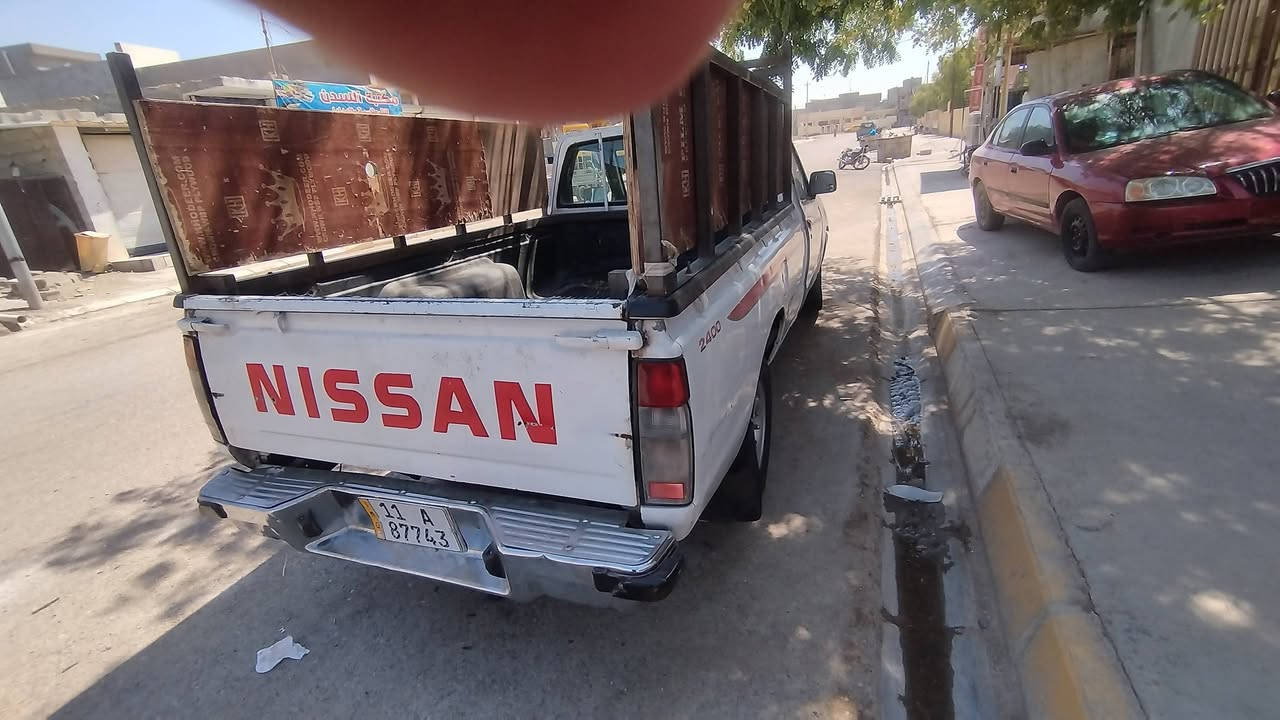 بسم الله الرحمن الرحيم...
نيسان 2002 شاصي ومحرك وكير وتخم تاير وصدر قبل يومين جددته.. السيارة باسمي قبل اسبوع حولنها رقم دولي.. عنواني بعقوبة.. *********** .
