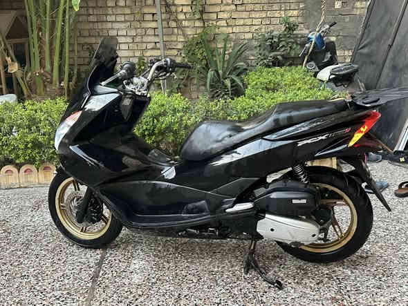 اسلام عليكم Pcx جيل ثاني ياباني حرف jk  بصمه لدراجه حلوه وخير من الله ابد مموكفتني لدراجه مال بيت من شغل للبيت مكينتهة بلاديه ربع نكره بكل وقت لدراجه مابيهة كل نقص ماعده لجنطه متقفل عدي السعر 1350 قفل مستعجل ع بيعتهة مكاني بغداد العبيدي ***********
