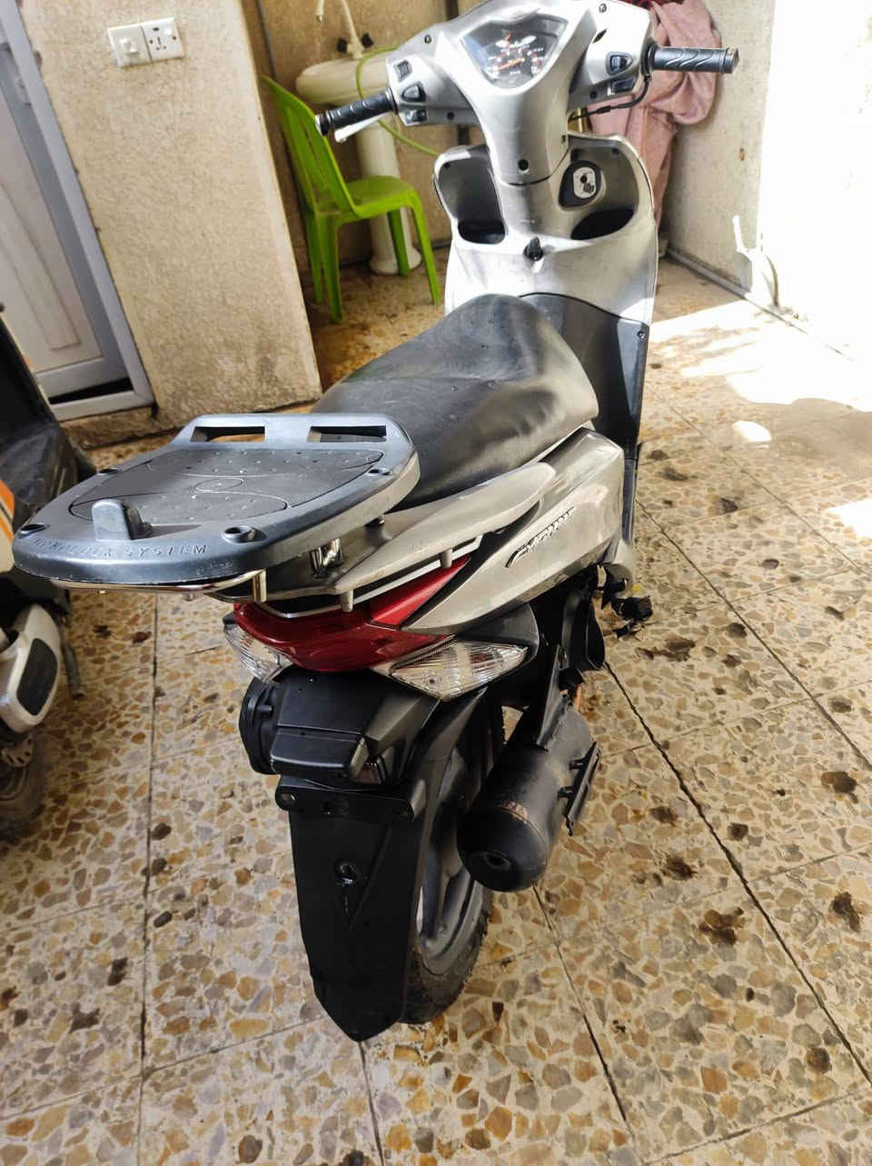 دراجة هوندا ١٤٠ ب٧٥٠ بيه مجال قليل المكان كريعات قرب قائم مقام
الرقم للستفسار :***********
