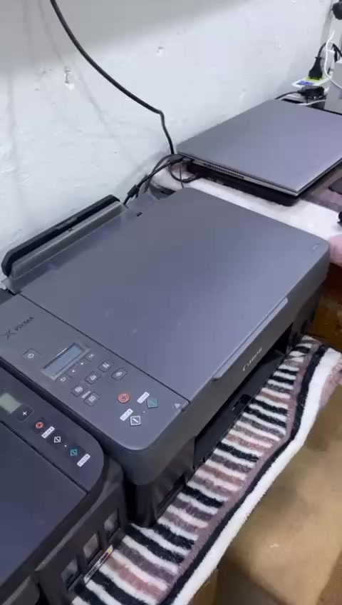 طابعتين لبيع طباعه منزليه طابعه كانون ٣٤٢٠ وثانيه كانون ٣٤١٠ بعدهن ع حبر مال شركه ثنينهم ٢٥٠ وبيهن مجال قليل


**إذا كنت صاحب هذا الإعلان وتريد حذفه لأي سبب، رجاءا أرسل رسالة إلى الدعم الفني**