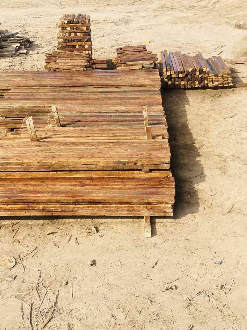 للبيع قالب خشب روسي تارس ايدك مساحه 150متر   جاهز مع كامل ملحقاته  لوح سير عصايب قراشيق 
مكاني بلحله    للاستفسار  ***********
