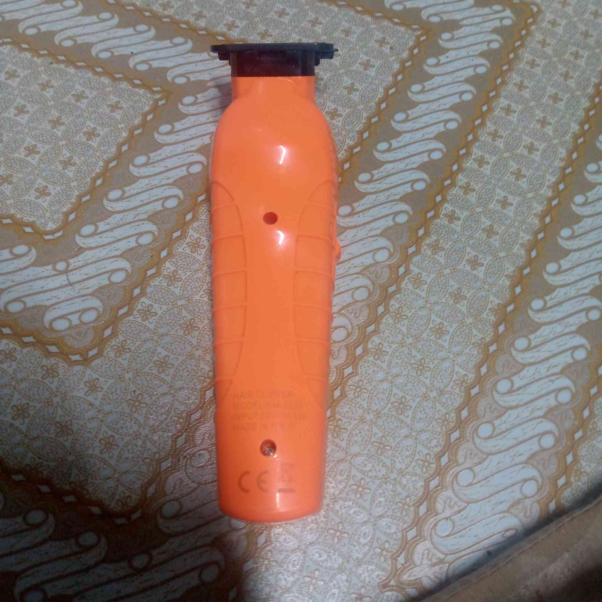 سلام عليكم شباب عندي غراض حلاقه لبيع كلشي يخص لحلاقه لبيع مال شخص بطل حلاقه ومحتاج يبيعهن مكاني البصره رقم الهاتف ***********
