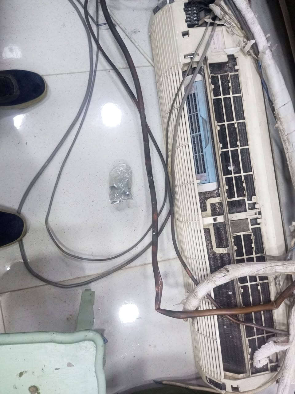عندي سبلت LG للبيع شغال طنين نقص بوريات سعره 300 مكاني الطوبجي
***********
