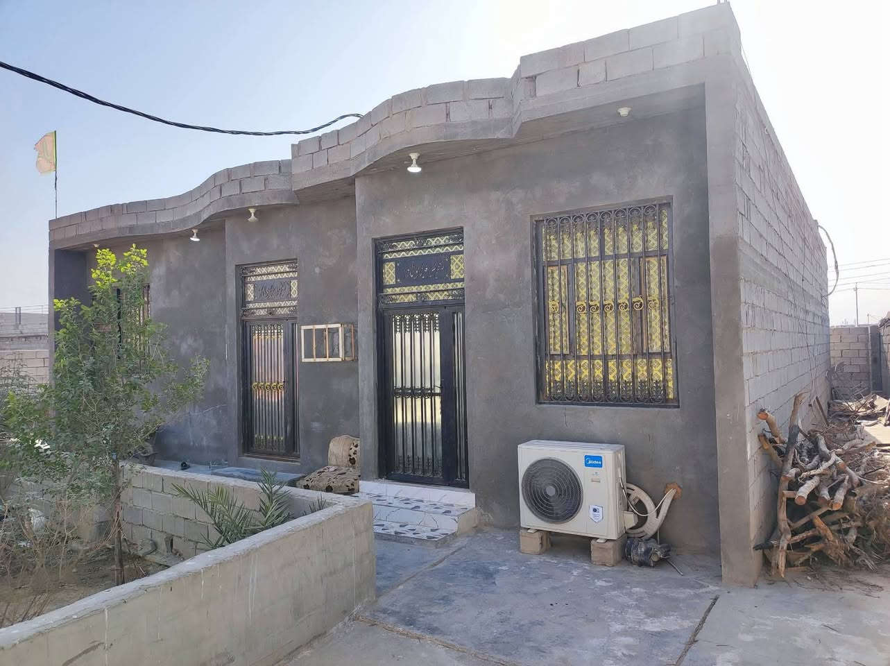بيت للبيع زراعي يتكون من ثلاث غرف نوم صاله مطبخ ديوان صحيات خارجيات كونكريت بناء حديث مساحه الارض 500 مساحه البناء 220 عنوان الزبير دور الدواجن استفسار ***********   أسعر 55

