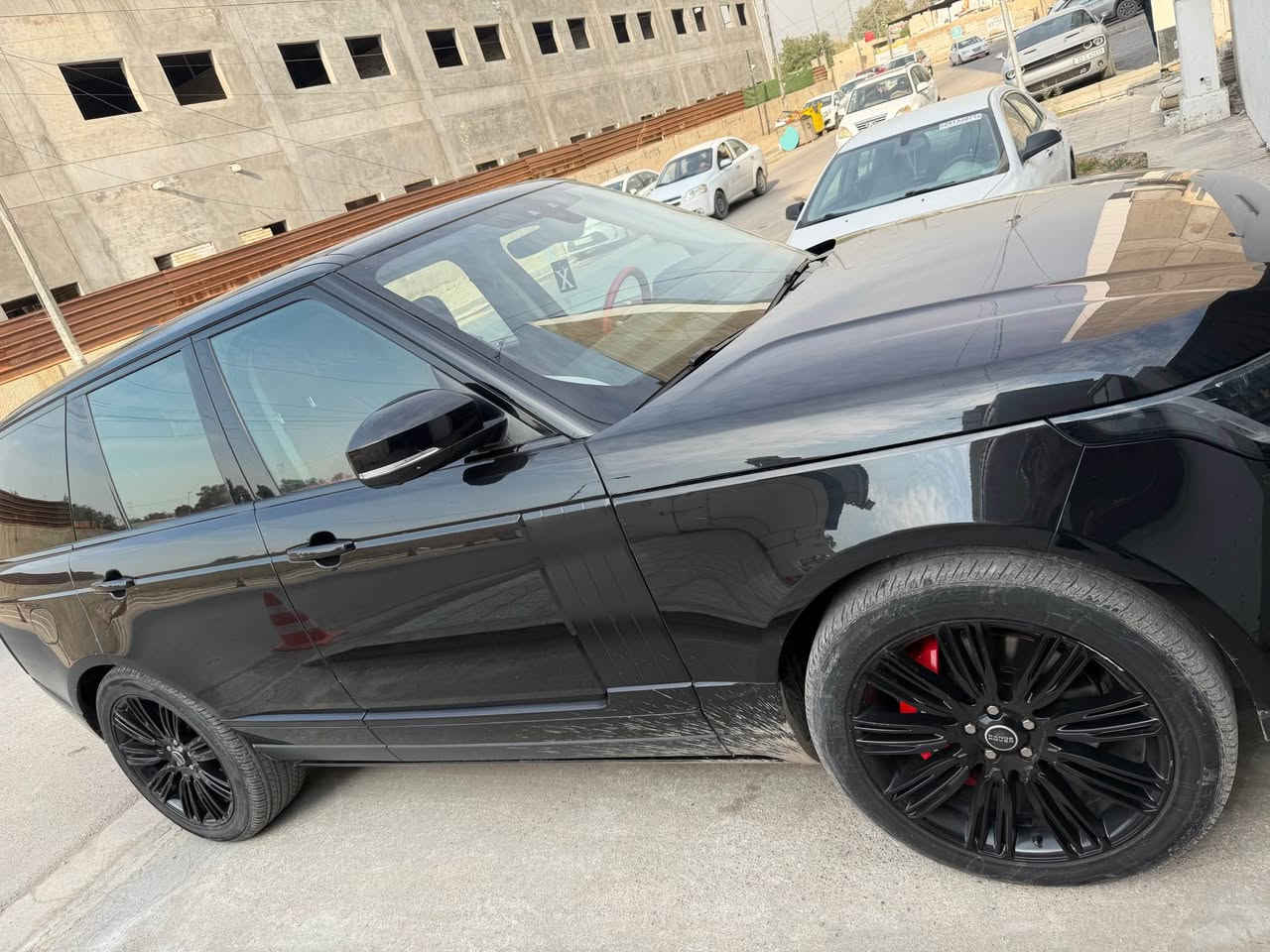 السلام عليكم …اخوان 
رانج روفر فوك خليجيه شركه سردار 
موديل 2020 رقم بغداد الدولي الجديد 
عداد المسافه 65 الف كيلو متر 
السياره كفاله عامه مغلفه PPF 
السياره كلش جديده 
كير مكينه شرط كفاله 
السياره فول مواصفات 1/1 
مكينه 6 سلندر قتصاديه 
بصمه 
داخل احمر اصليه 
جكات 
جنطه كهرباء 
بوب شفط 
السعر 53000$ بيه مجال 
بيع او مرارس 
للاتصال *********** 
عنوان السياره بغداد زيونه Webada East, Gampaha
