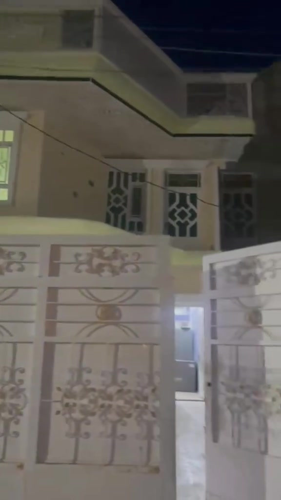 🏡 يالله.. بيت للبيع
📍 الموقع: كربلاء – قضاء الحسينية – حي الرسول، قرب المدرسة الصينية والمستشفى.
📐 المساحة: 150 متر مربع
📑 الطابو: صرف
🏠 البناء: طابقين
🔹 يحتوي على:
3 غرف نوم
صالة
استقبال
مطبخ
كراج
صحيات داخلية وخارجية
✅ موقع مميز وقريب من الخدمات الأساسية.
📞 للاستفسار والتواصل: ***********
📱 واتساب متوفر

