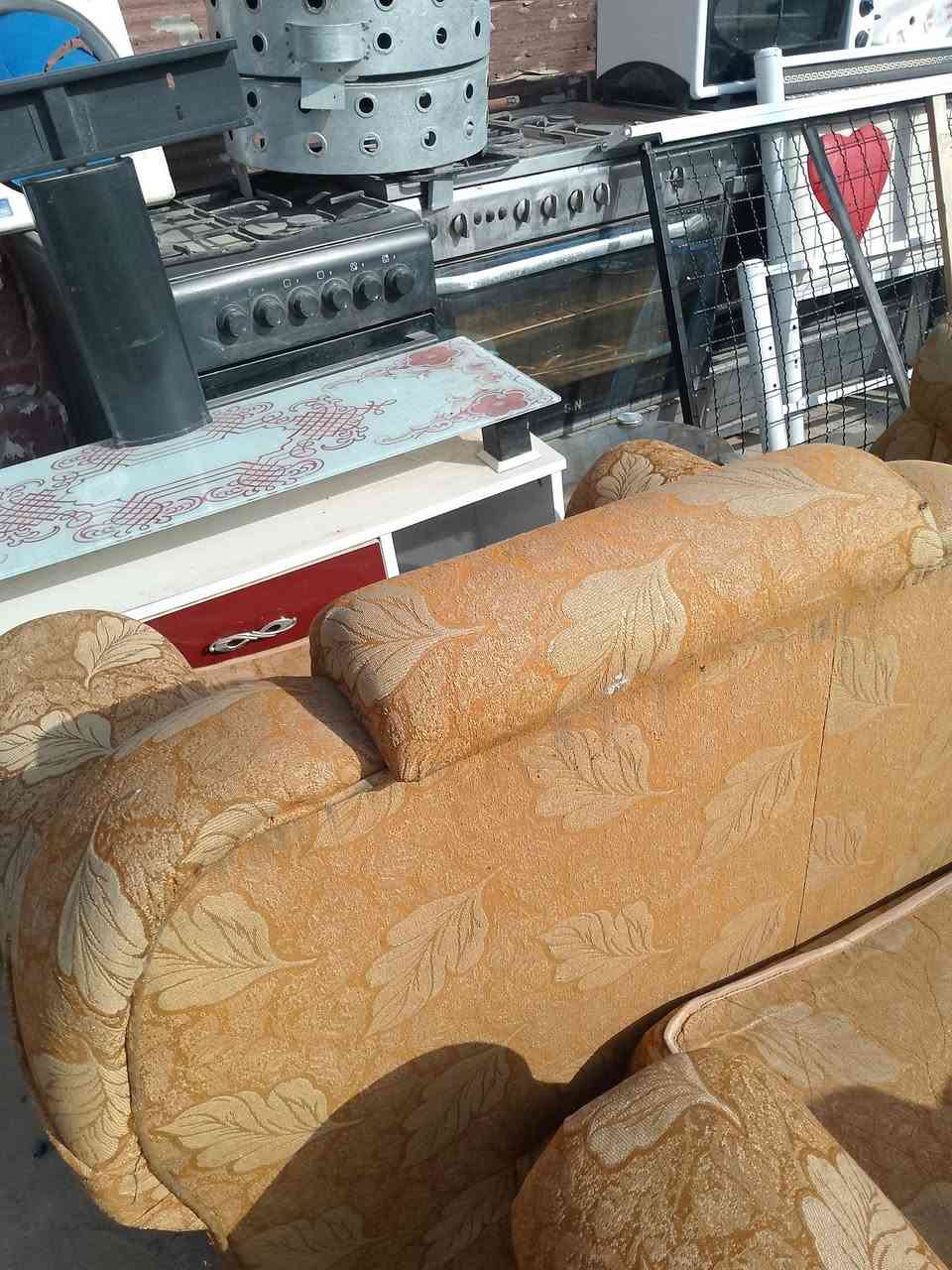 تخم مستعمل للبيع خشبه نظيف فقط القماش تعبان وسعره مناسب ب75الف اخو البلاش مكاني  شهربان السوق القديم قرب المصرف القديم ***********
