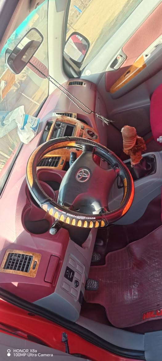 سلام عليكم سياره تيوته هايلوكس موديل 2009مكفوله كفاله عامه السعر 165وبيهه مجال للشراي المكان الكرمه الهاتف ***********
