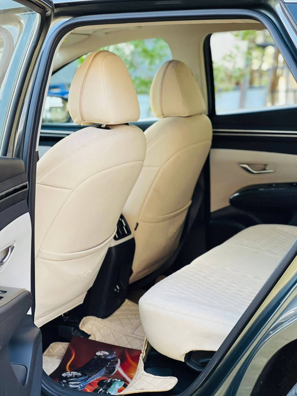 توسان 2022 امريكي لون زيتوني مميز رقم بغداد الانكليزي ماشيه ٢٧ ألف السيارة ضررها بنيد فقط وباقي السيارة كفاله من الفتح والصبغ والتبديل فقط بنيد صبغ بدون دواخل
علما السيارة اعلى فئة بالمواصفات بعدها السيارة على وضع البلاد سبير الشركه منازل 

1️⃣ بصمه

2️⃣فتحه سلايد روف 

3️⃣شاشه كبيره 

4️⃣تشغيل عن بعد

5️⃣كشنات جلد +كشنات كهرباء

6️⃣جنطه كهرباء 

7️⃣رادار امامي وخلفي وجانبي 

8️⃣اشاير بل مري 

9️⃣سايد بريك بصمه

🔟لد نهاري ليلي +اشاره ترحيب عند الاقتراب 

1️⃣1️⃣ ويل كب كروم حجم 19 

1️⃣2️⃣ شاشه تدعم الكار بلي

1️⃣3️⃣ بكلايت لد

1️⃣4️⃣ تحكم إستيرن + قياده ذاتيه 

1️⃣5️⃣ ثلاث وضعيات قياده 

1️⃣6️⃣ كشنات تدفئه

1️⃣7️⃣ فور ويل
السيارة معروضه ١٧٧$وبيها مجال بسيط والشراي يتصل وعيوني اله
***********
