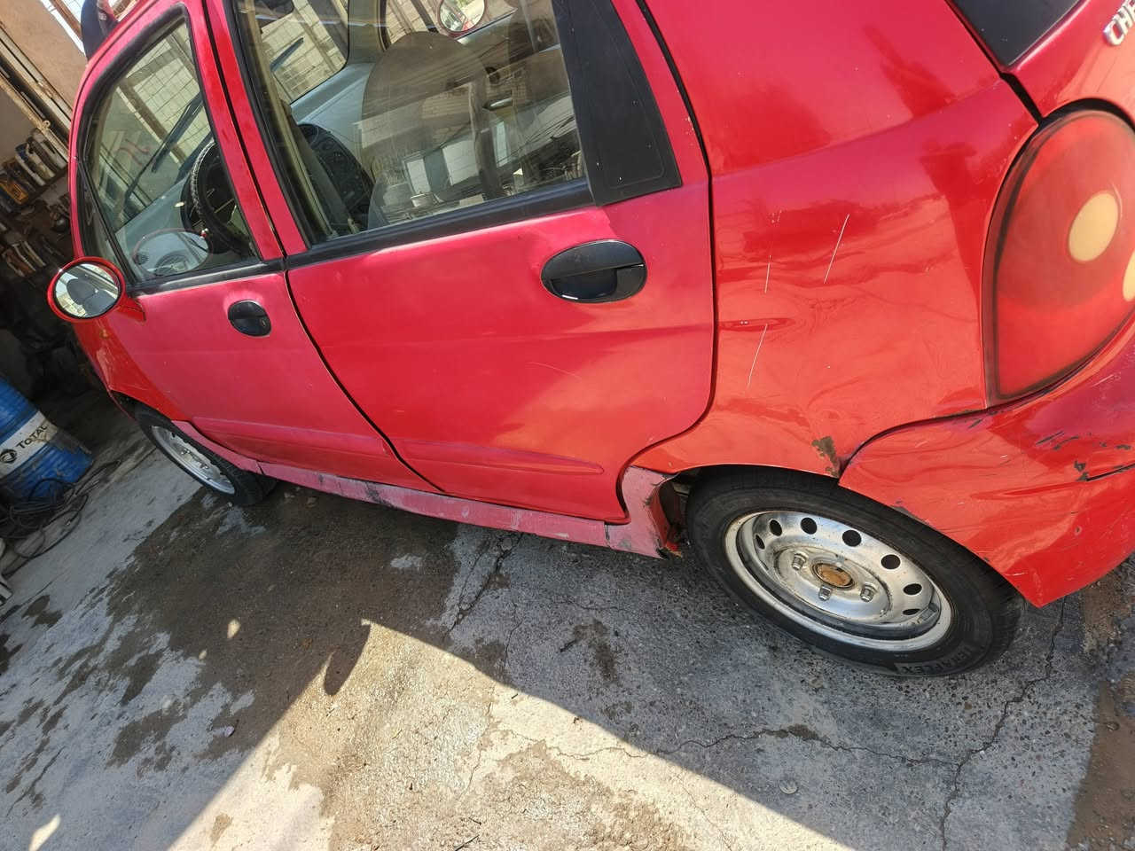 السلام عليكم 
كيو كيو للبيع نجف مديل 12 سنوية ساقطه مكينه بيه بخار قليل يعني بلشهر تقريب تنقص ربع لتر أو نص كير عادي حدادية ستوني مسويه عوزه بعد اربع دبلات تايرات لكدام جديد تبريد ميشتغل رقمه نجف سنتر لوك جام كهربائي سعره 20 وبيه مجال للطيبين عنواني براكية شارع المعمل, *********** 
كلشي بيه ذكرته اقره لمنشور وبيك خير ودلل
