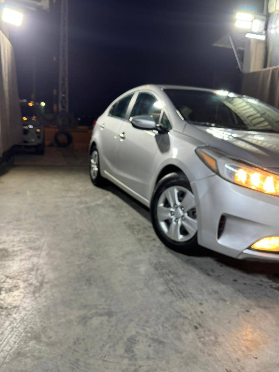 فورتي للبيع ٢٠١٧ حادثه فقط بنيد مبدل الباقي كله مكفول مكينه كير مكفولا سياره فول مكينته ٢٠٠٠ دوس كير ايي تي السعر ١١٧ ورقه الاستفسار ***********
