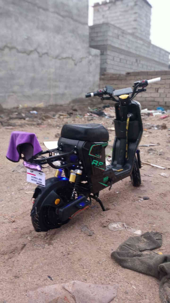 سلام عليكم ورحمه الله وبركاته عمي دراجه R9دراجه نضيفه وجهازه من كل شي شاحنه مرايات مسجل بلوتوث بطاريات بعدههن بل جيس اقسم بالله باتري ابو الفسفوره الون الاحمر...وبيها خدشات قايله بل كفرات يعني صبغ بلف بس ولله الدراجه جاهزه من كل شي ..سعر الدراجه..500. وبيها مجال الطيب....الرقم *********** العنوان بصره زبير الشعيبه محطه القطار
