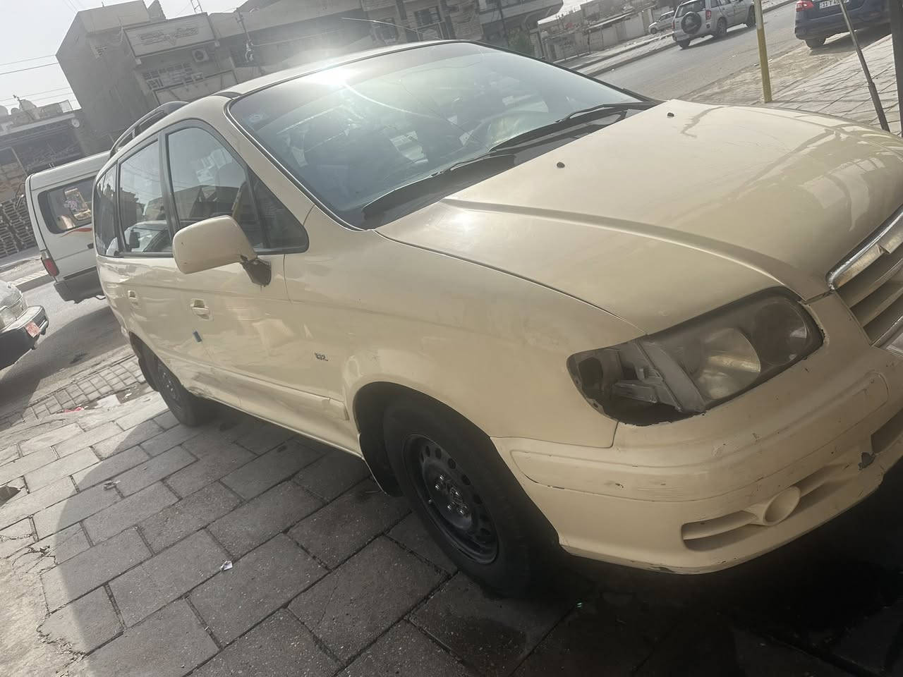 سياره هونداي ترانجيت 2006 بس كشرها تعبان شويه  ب اسمي مكان بغداد قريب الأعلام.    سعر 60
