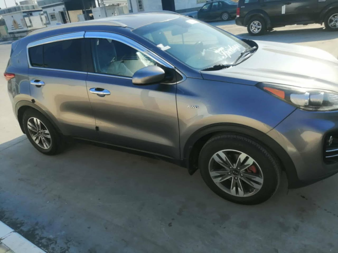 السلام عليكم سبورتج ١٧ أمريكي حادث كلش بسيط في باب الجنطه رقم بغداد بسمي واني مستوردها واني مصلحها واني مرقمها رقم دولي جديد محرك ٢٤٠٠ مانع انزلاق مانع انحدار كامره دواره رادار وتحكم ستيرن جهتين اوفر درايف ماشيه ١١٥٠٠٠ميل نظام ايكو وسبورت وكلشي بوضع الشركه والحمدالله***********
