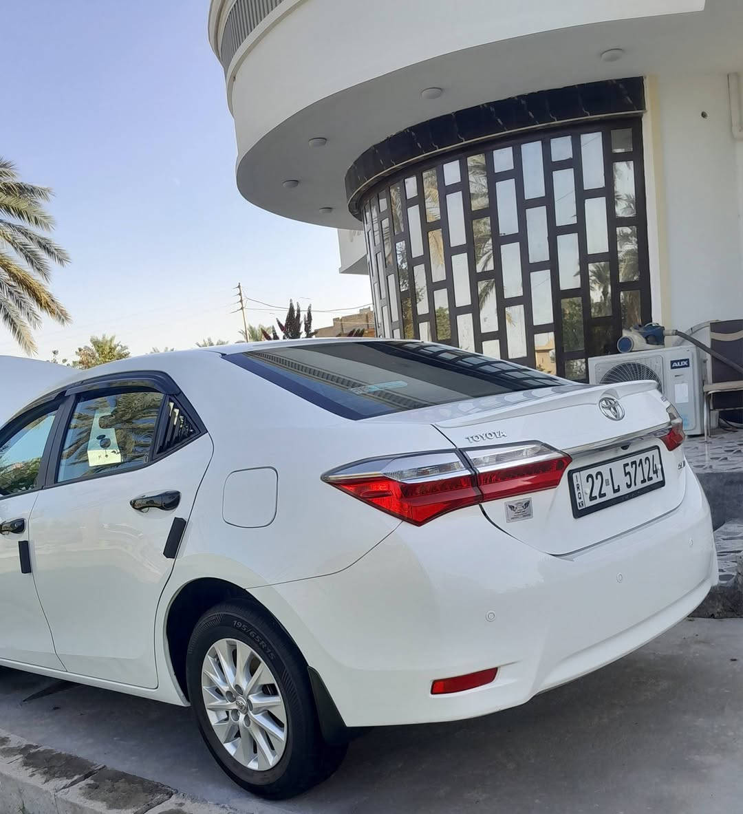 السلام عليكم كورلا للبيع خليجي مكفوله  ابيض ثلجي سياره جديده معنى كلمة موديل  17 محرك 20 ماشيه 115 اربيل بسمي سنويه وهزه جدد  كير 7نمر صبغ الدعاميه الخلفيه وشويه شبر بالدوسه جوه الباب  يعني مو بالحديد السعر 163 مجال قليل العنوان الفلوجة الصقلاوية شراي يتصل *********** /  ***********
