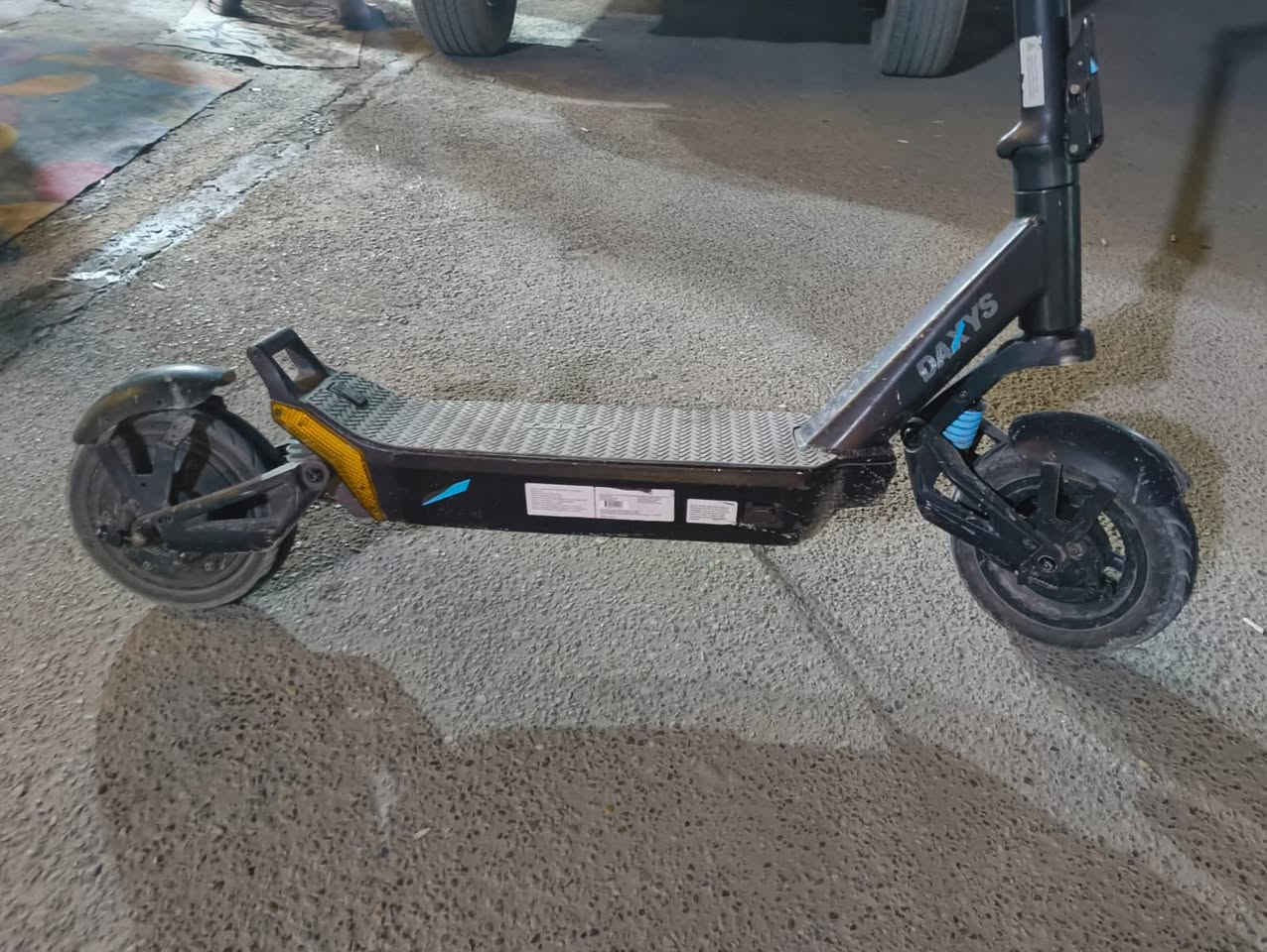 سكوتر عملاق
⸻

🚀 للبيع سكوتر كهربائي DAYS بحالة جيدة جداً

سكوتر كهربائي مستخدم استخدام خفيف، نظيف ومرتب وشغال 100% بدون أي مشاكل 🔥

✅ سرعة ممتازة وثبات عالي بالطريق
✅ بطارية تدوم مسافة زينة بالشحنة
✅ تعليق أمامي مريح للمطبات
✅ فرامل قوية وأمان عالي
✅ سهل الطي والنقل
✅ مناسب للدوام، التوصيل، والمشاوير اليومية

💰 السعر: 400,000 دينار عراقي
📍 الموقع: بغداد / البياع
📞 رقم الهاتف: ***********

البيع للجادين فقط، واللي يريد يستفسر يتواصل اتصال أو واتساب ✌
