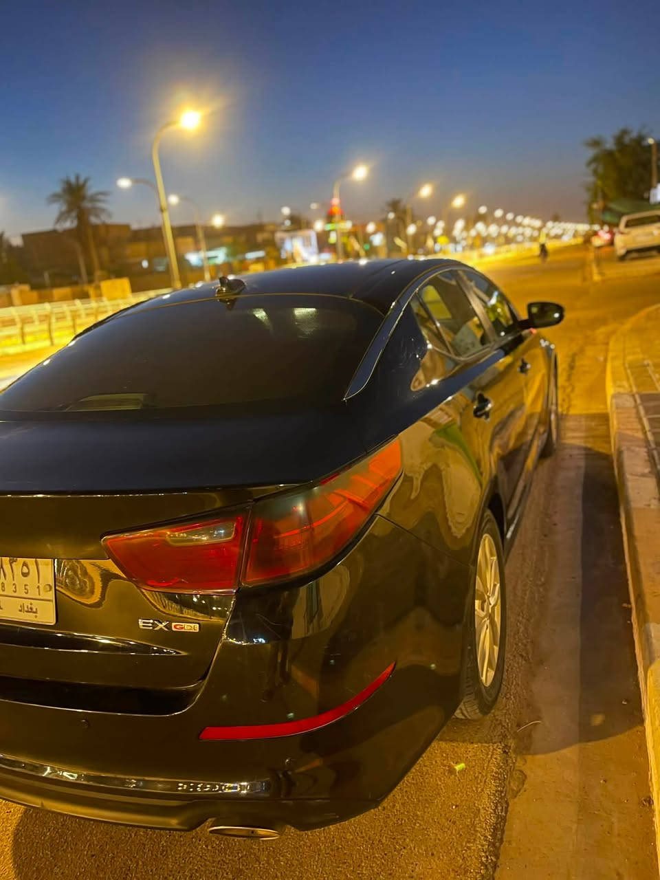 كيا اوبتما موديل 2014 Ex (vip) ماشيه 129 حقيقي سياره وارد امريكي السياره مكينتها 2.4gdi مبدل جديد 
رقم بغداد باسمي ,السياره فول موصفاتEX
كشنات خزن ,بانوراما 3 طكات + بصمه ابواب وجنطه 
كشنات جلد
كشنات تدفئه تبريد +ستيرن تدفئه تبريد
اشاير بلمري + شفط عند القفل الباب وفتح الباب
تحكمات ستيرن
شاشه +سستم صوت انفنتي 
مرايه وسطيه عاكسه للضوء
دبل صالنصه
تبريد قطعتين
اناره داخليه ليليه

مكان السياره بابل السعر 103$ وبيه مجال بسيط للاتصال 
*********** (بي واتساب)
