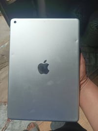 آيباد ٩ • ٦٤ • نضيف