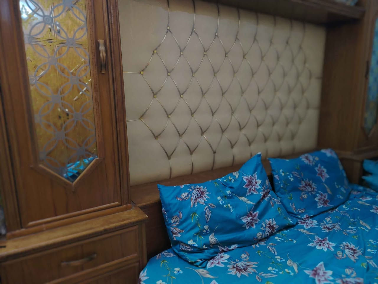 غرفه موديل مسرح حديث بعدها جديده ضخمه جدا سبب البيع كبيره ع مساحة الغرفه
*********** بغداد, العراق
