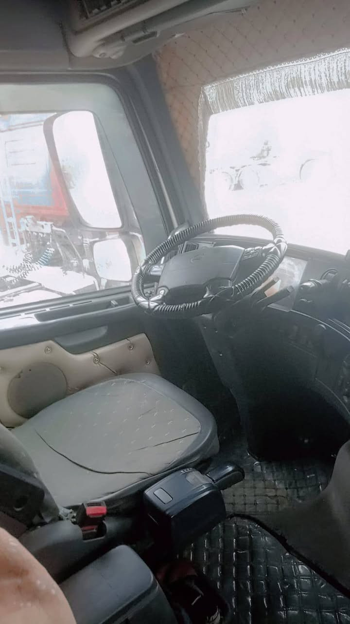 عمي السلام عليكم فالفو للبيع مكفول كفاله عامه 2007اشلوت تريد ابيعك فصخ ربط كامله  التصال عل رقم ‏‪***********‬‏
