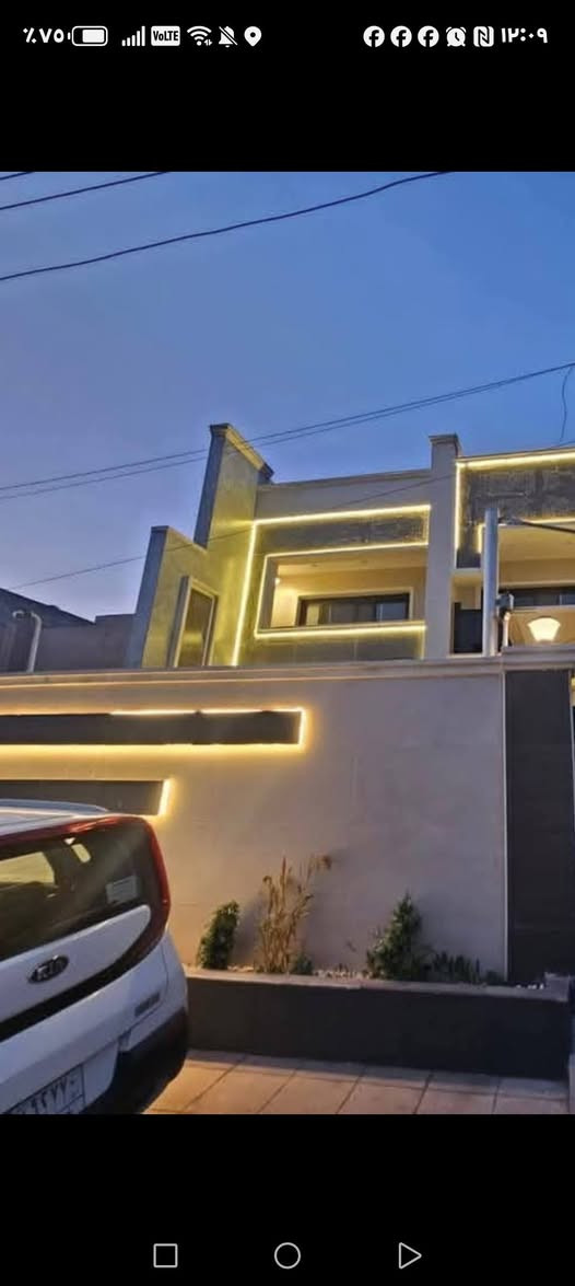 السلام عليكم بيت للبيع مساحة 200متر واجهة 10يحتوي على ثلاث طوابق 7غرفة نوم  وصالةومطبخ وخدمات وكراج وحديقة بيت نظيف جدا درجة اولا موقع ممتاز حي جهاد الطائي مقابل مجمع النسيم الاستفسار على هذا الرقم ***********
