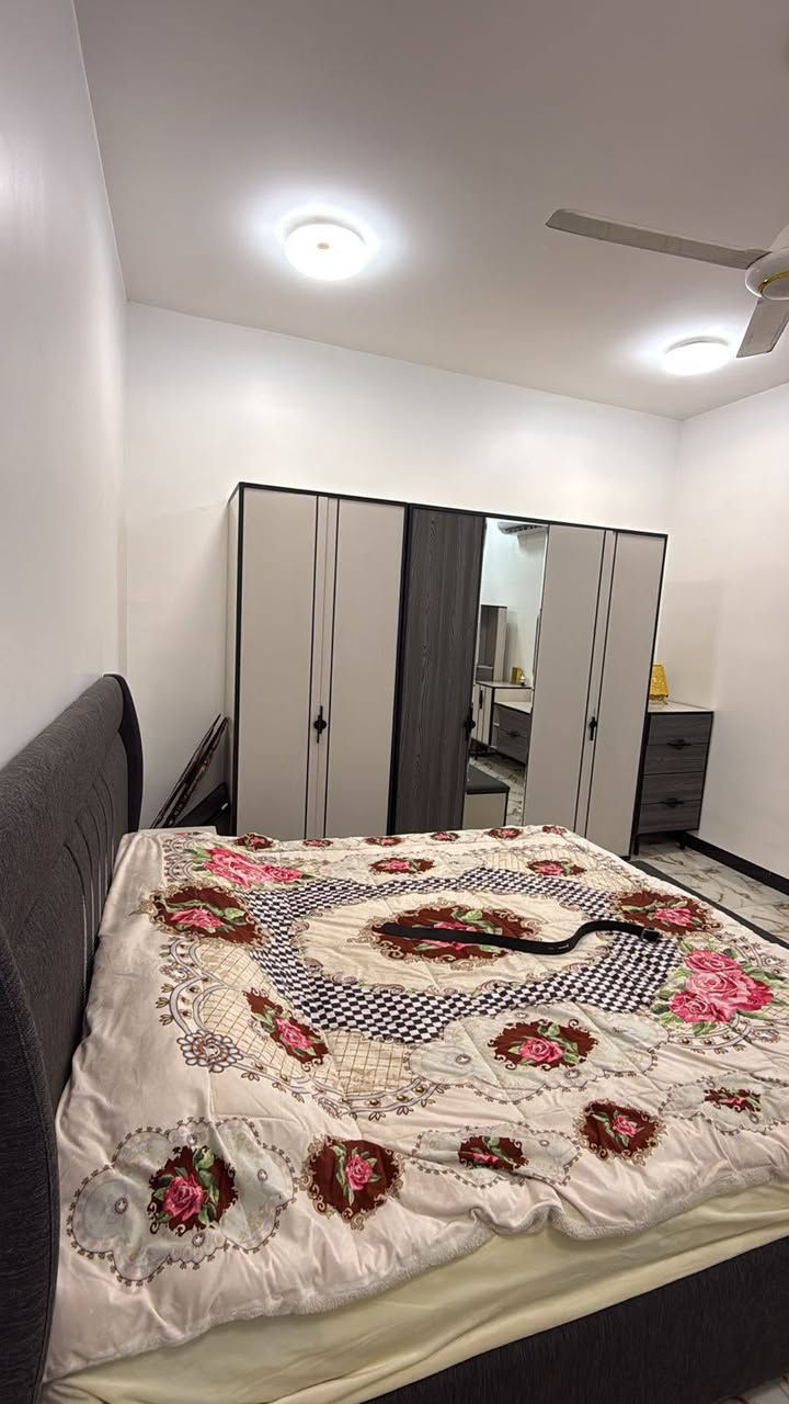 السلام عليكم
غرفة تركية جديدة فقط مشدودة لكن بدون استعمال التركي الزين مو الخفيف معروضه للبيع سعرها مليون وبيها مجال للطيبين.. موقعها الملعب قرب جامع بديع السموات والأرض.. الاتصال *********** و ***********
