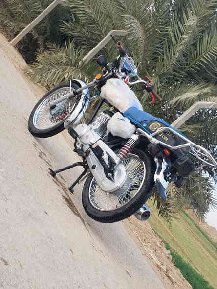 سلام عليكم... 
دراجة تايگر للبيع مديل 24 وطالعه بـ 25 مكفوله كفاله عامه اي نقص مابيه اوراق اسكنر دراجة نضيفه كلش وبعد انضف من الصوره... لونه ازرق. مكاني ديوانيه بين عفك وسومر السعر خاص  واللاستفسار اكثر اتصال ع رقم ***********
