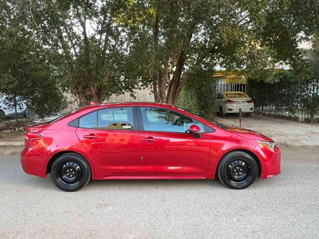 تويوتا كورلا 2020 ياباني بانزين ماشيه 52 mi
محرك 1800 قبق ابيض المرغوب
مواصفات Le  نص فول شاشة كبيره مع كاميرا دواره/ تحكم ستيرن كروز سرعة مانع انزلاق تحديد مسار /سايد بريك دكمة/  اوتو هولد /  لايت زنون / 
وارد أمريكي..
حادث بنيد صبغ و تبديل صندوق +كلير قطعتين(( السيارة بدون ايرباك  شاصي ولغد سليم)) 
جاهزة بدون نقص محرك وكير وتبريد وصدر كله وضع شركة
رقم اربيل دولي سنوية وهزه جديده
السعر 124 بيه مجال بسيط
  📞   ***********   بغداد زيونة.
