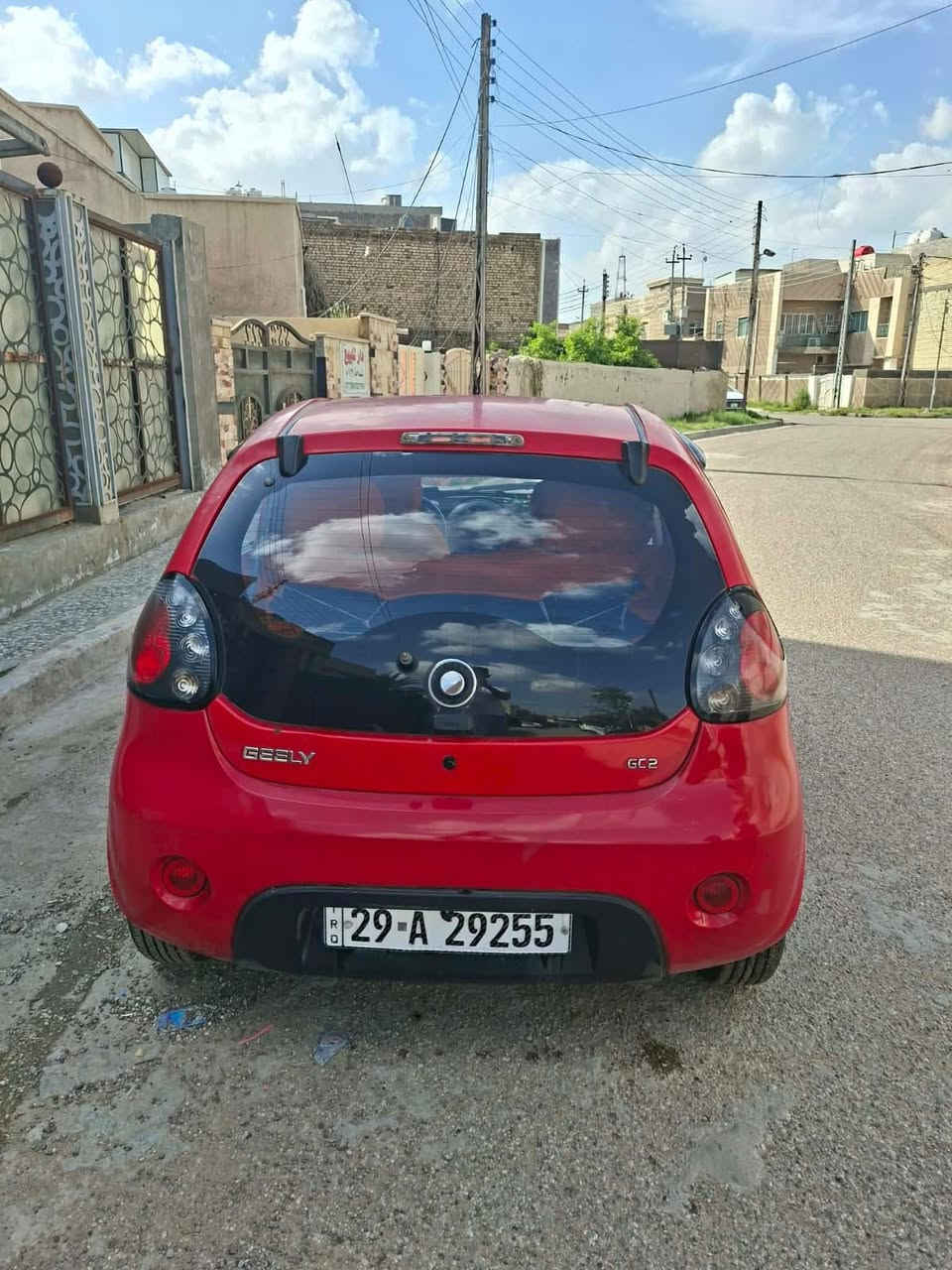 مكلف بالنشر 
سيارة جيلي باندا للبيع موديل 2013 رقم واسط گير ومحرك خير من الله نقصها تبريد بيها طخطخات بسيطة والسيارة مال بنية  والسونار مرفوق مع الصور
مكان السيارة بغداد 
سعر ٣٧$ 
للتواصل على الرقم ***********
