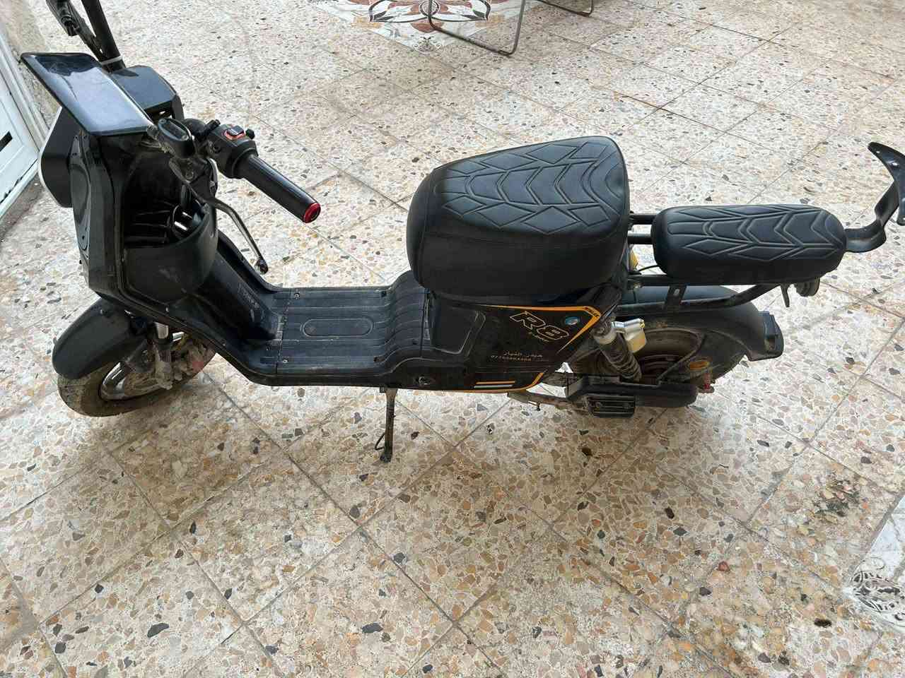 R8
كلشي ما ناقصه السعر 400وبيه مجال

عنواني بصره تنومه 
ه‍ ***********
