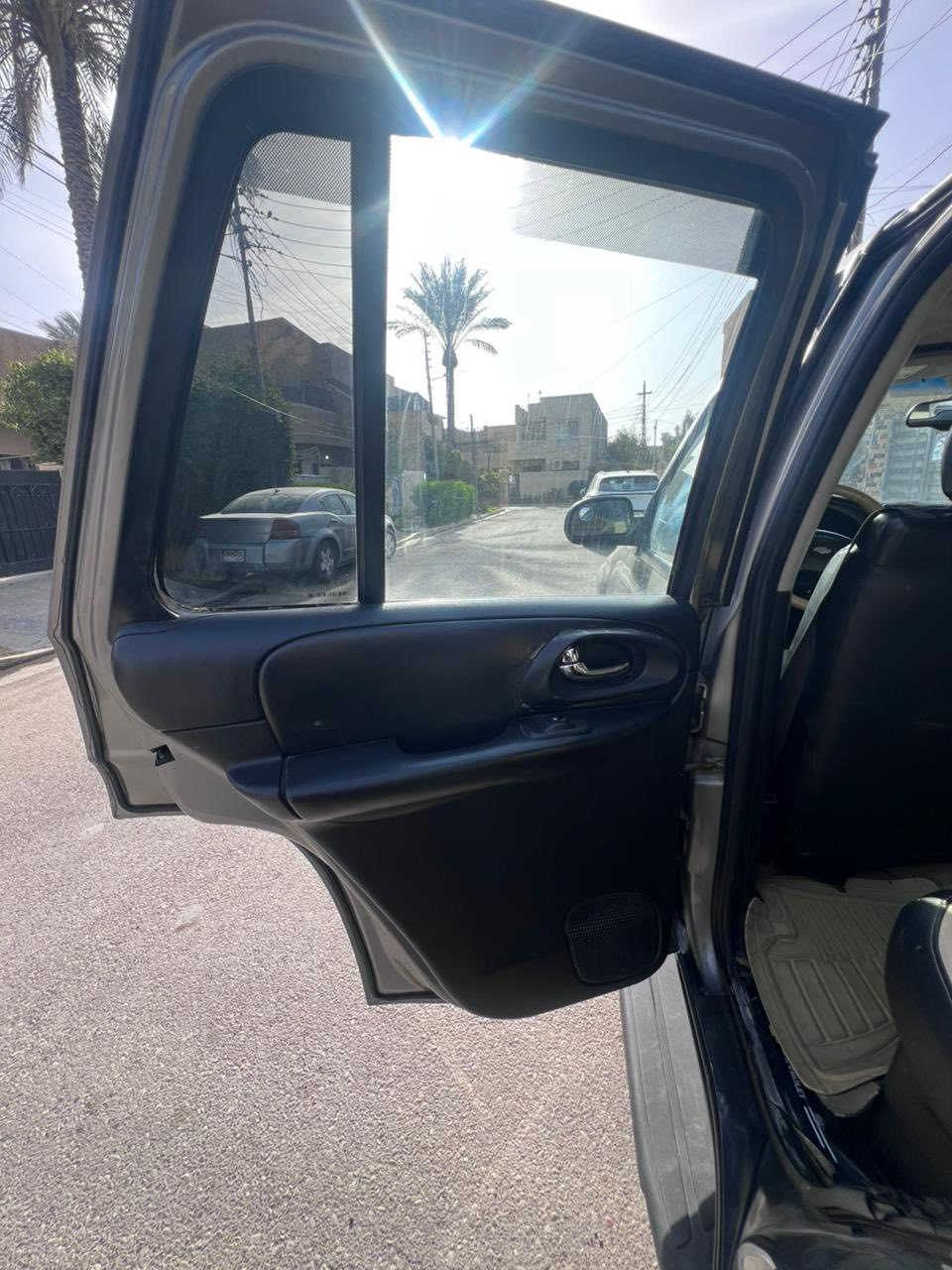 سلام عليكم 
اخوان بلايزر مديل 2007 
السياره فول مواصفات شاشه فتحه جلد 
وعليها دوشمه جديده والسياره هوايه مصروف عليه 
رقم بغداد انكليزي الجديد 
هزه وسنويه جديده كير ومكينه وحداديه كله بشرط 
ولله قبل اسبوع مبدل طابوكه جديده 
وسعره مناسب لان محتاج فلوس
سياره حلوه وبلعافيه ع الياخدها ب93 وبيه مجال للطيبين ***********
