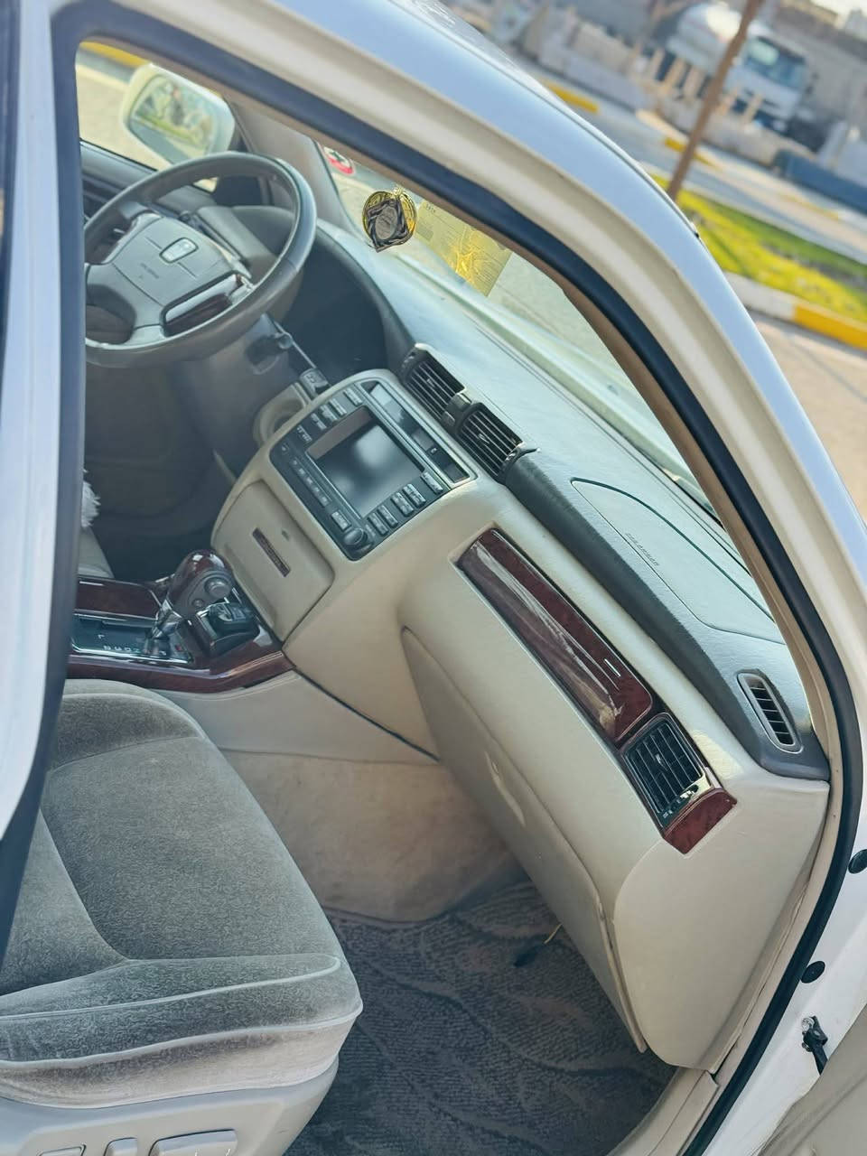 مه لیکه موس شانسی 175 مه کینه دیفۆر
دوکمەی په رده و کوشنو سوکان کاره با
پاش و پیش کریستال 
ویل نه جه مه سه یاره که یه ک دینار مه سره فی تیدا نییه 
به ردی سالۆنسای بۆ دانراوه ته وه 
کۆدی بۆکراوه 
شوین سلیمانی 50 گه لاو مه جال 
سه یاره به مه سجم ناکردیت 
 م ***********
