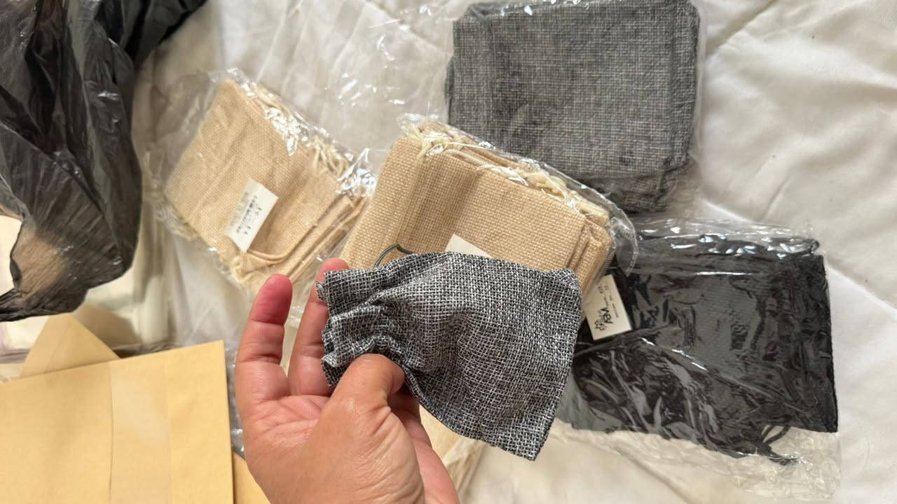 من رخصة الادمن
مساء الخير بنات عندي محتويات اريد ابيعهم  
غلاف كرافت بنافذه  هدايا ٥ درازن الدرزن ١٢ قطعة بي سعر الدرزن ٣٠٠٠ دينار 
ظروف كرافت عدد ١٠٠ بقاعده بطنها مغلفة مثل ظروف القهوة اريدها ب ٨٠٠٠ 
علب بلاستك متوسط كبير٣٠٠مل شفافه حتى القبغ  درجة اولى ٥٠ علبة مع قبغها اريدها ب ٤٥٠٠٠ 
و كيس جنفاص هدايا الدرزن ١٢ قطعه ب ٢ونص 
٥درازن ب ١٢ونص .. 
***********
الي تفيده يراسلني --
