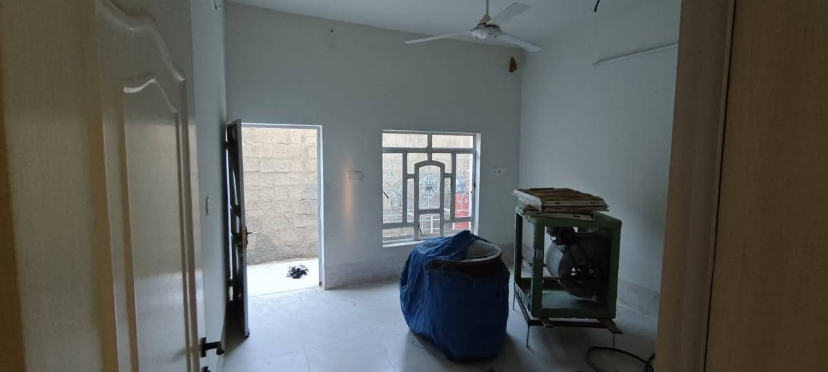 السلام عليكم اخوان
🏡 دار للبيع
دار سكنية للبيع بمساحة 180 متر
نوع السند: رقم بلدي (ليس طابو).
🔹 تفاصيل الدار:
غرف نوم عدد 2 (غرف كبيرة)
صالة مريحة
غرفة استقبال
مطبخ
حمام داخلي
WC داخلي وخارجي
📍 العنوان: يم حديقة يلدز، منطقة هادئة وقريبة من الخدمات.
💰 السعر: يحدد بعد المعاينة.
📞 للاستفسار:
***********
