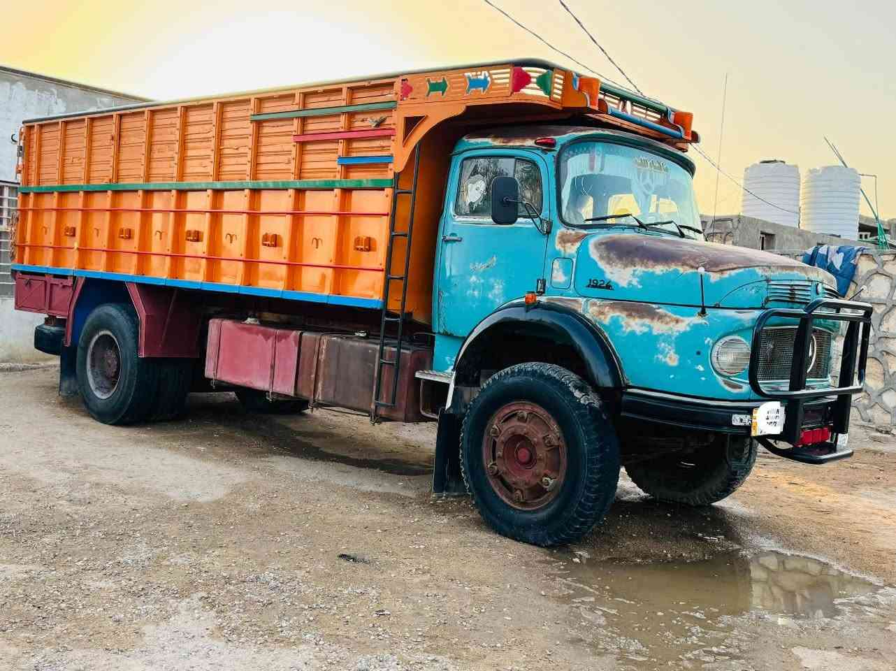قجمه بلاديه موديل 80  سياره شركه كلها محرك ستندر كير 25 لي بلادي مالتها رقم بغداد بسمي مكانها نجف سياره نضيفه الشراي يتصل***********
