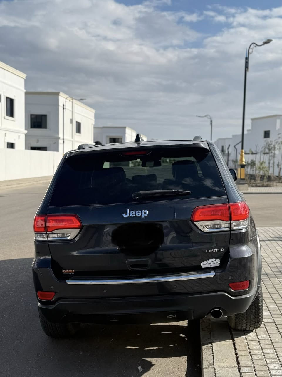 السلام عليكم 
جيب كراند شيروكي ٢٠١٦ امريكي 
عداد المسافة ١٥٥ الف كيلو 
الضرر : حادث السياره اندر كرچ القطع المتضرره صفحة السايق البابين والجاملغ والبنيد انصبغ بسبب طخه اثناء بالنقل
السياره بدون ايرباك ودواخل 
السياره بيها شخط بالصفحة الثانيه هم بالصبغ بس  
المواصفات : مواصفات اللمتد الدفع الخلفي 
١- لايتات زينون وحاجب 
٢- الستيرن تدفئه وتحكم كهربائي 
٣- الكشنات ميموري وجلد وتدفئه وتبريد  وكهربائيات 
٤- مودات قياده وشفتات بالاستيرن 
٥- نظام قياده ليلي 
7- شاشه كبيره وتريد قطعتين 
٨- مرايات قلابه 
٩- كامره وحساسات خافيه واوتو ستوب 
السياره محرك وگير وتبريد بحالة ممتازه 
مكان السياره كربلاء 
السعر المطلوب ١٩٠$ وبي مجال للتفاهم 
للاتصال : ***********
