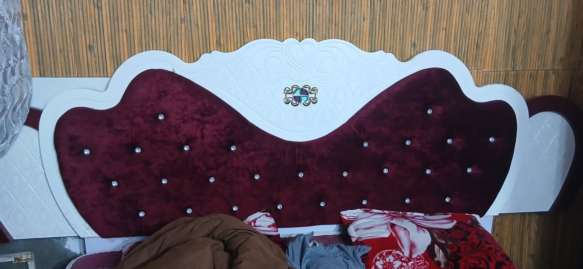 ميز تواليت 
جربايه نفرين
كومديات عدد ٢
ميز مرايه 
للبيع وسعر مائه الف وبيها مجال


**إذا كنت صاحب هذا الإعلان وتريد حذفه لأي سبب، رجاءا أرسل رسالة إلى الدعم الفني**