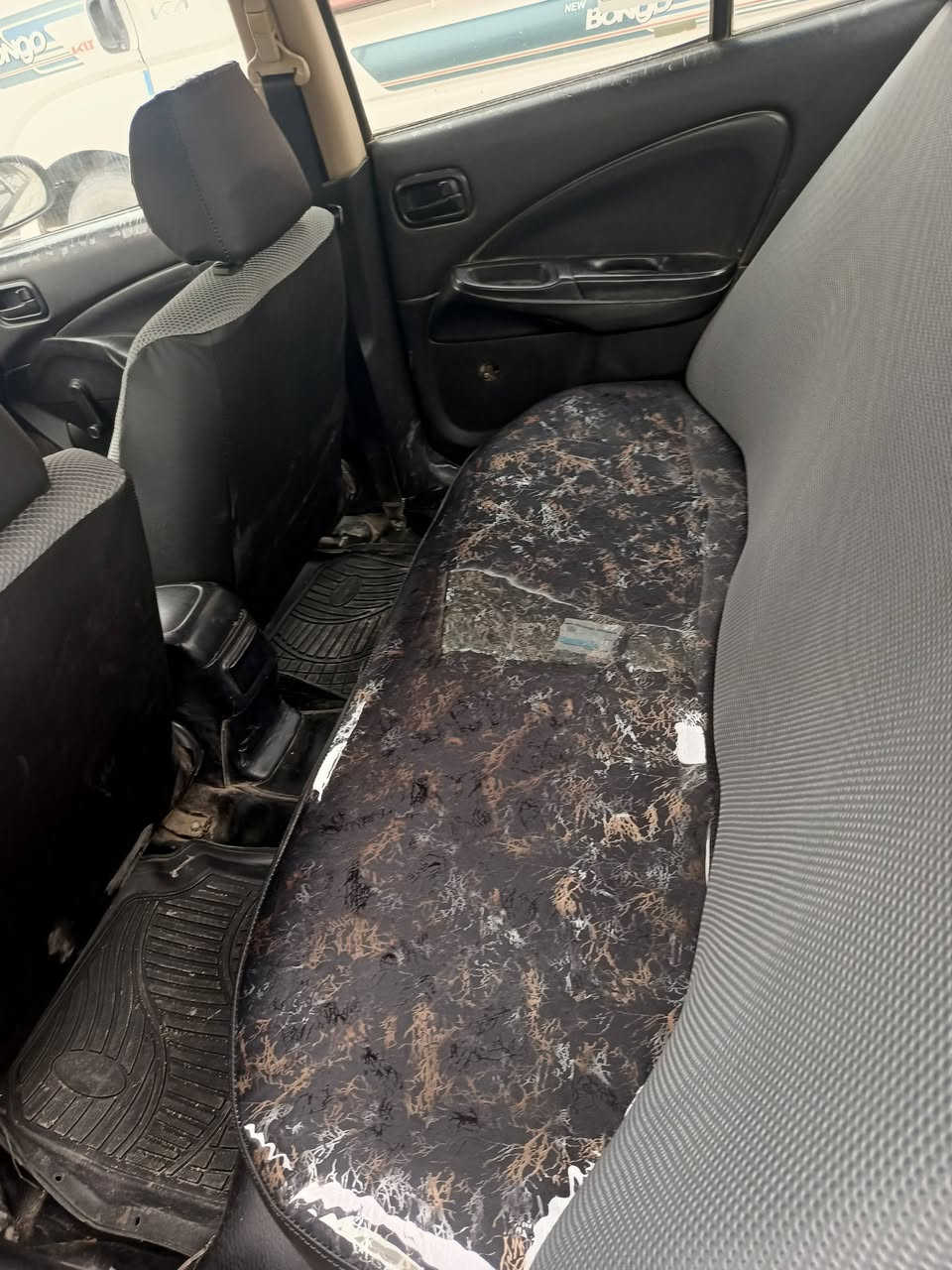 السلام عليكم نيسان سني اللبيع موديل 2005 السياره جاهزه ربع مذب عليها تخم تاير باتري صدر امامي خلفي محرك كير دوشمه جديد السعر 85 وبيها مجال رقم بغداد مكاني بغداد ابواغريب خرنابات الرقم ***********بس  جارده
