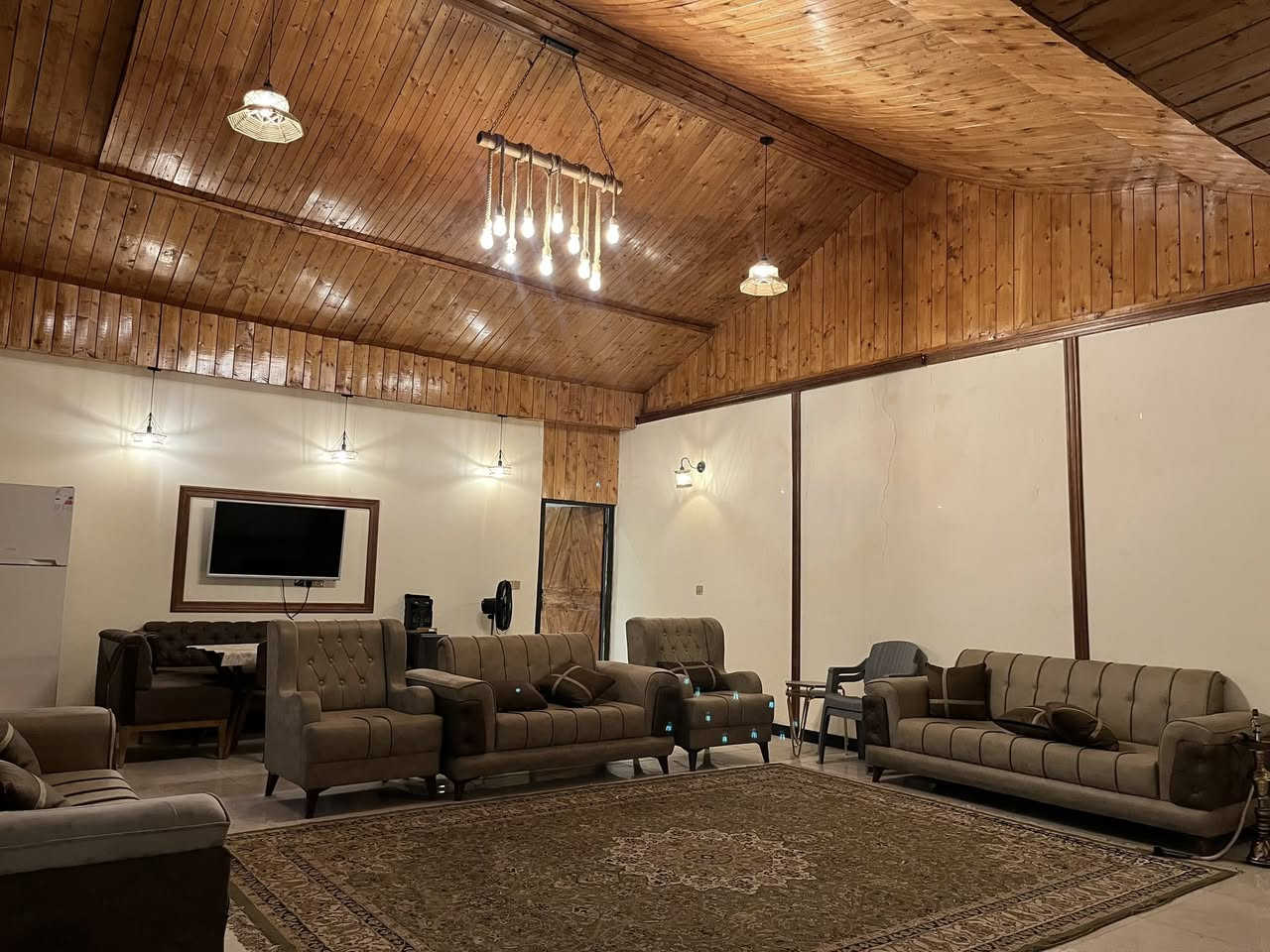 المسبح حار 
ومتوفر حجز في رأس السنة 
*********** 
بغداد الرضوانية
