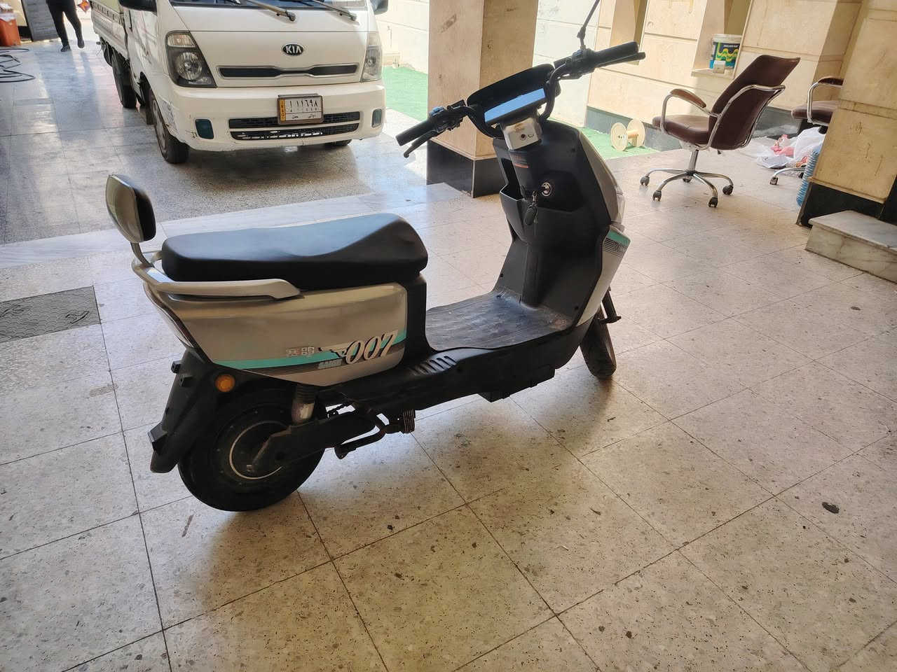 السلام عليكم
دراجه ساجيا 007 او سكنس شحن
دراجه كلش حلوه بل مشي ورزنه ومواصفات قويه 
شاشه دجتل
كاشف اعطال
ABS امامي
قاطع دوره 
قفل ستيرن 
صندوق تحت المقعد وواسع
الدراجه ٦ بطاريات ٧٢ Volt
تمشيك ٤٠ كيلو 
الدراجه جديده مصارلها اقل ال ٦ اشهر 
السعر ٥٢٥ وبيها مجال للطيبين
موقعي📍الكريعات القصور 
وهذا الرقم اتصلو عليه(***********)
