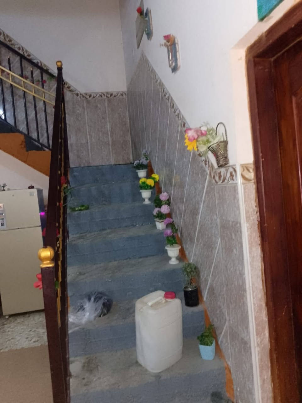 دار للبيع بسماوه حي العسكري ١٦٠ متر
يحتوي على غرفه وصاله ومطبخ وبراني وصحيات داخليه وخارجيه سقف كونكريت بنيان 2019
للستفسار ***********
