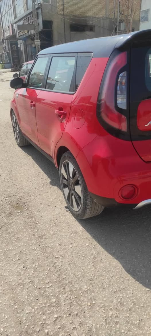 السلام عليكم كيا صول ٢٠١٧ لونين قمارة اسود والبدي احمر محرك ٢٠٠٠ الرقم بابل السيارة مكفولة بدون صبغ وبارد وتبديل جديدة من كلشي والسونار موجود مع الصور
مكان السيارة حلة - شارع ٦٠ للتواصل الإتصال على الأرقام 
***********
***********
