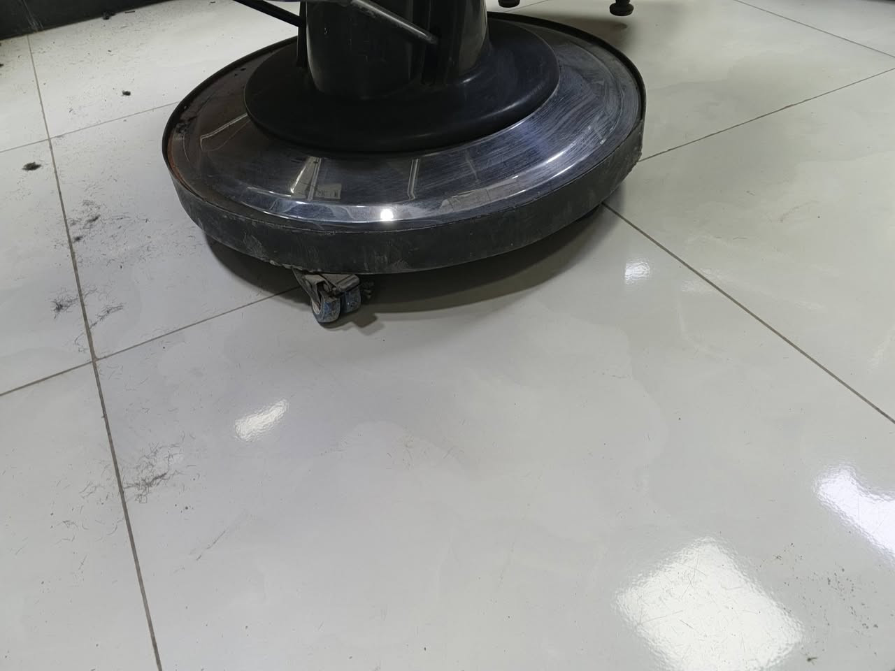 كرسي حلاقة شبح نظيف عنوان بغداد حي اور 
***********
