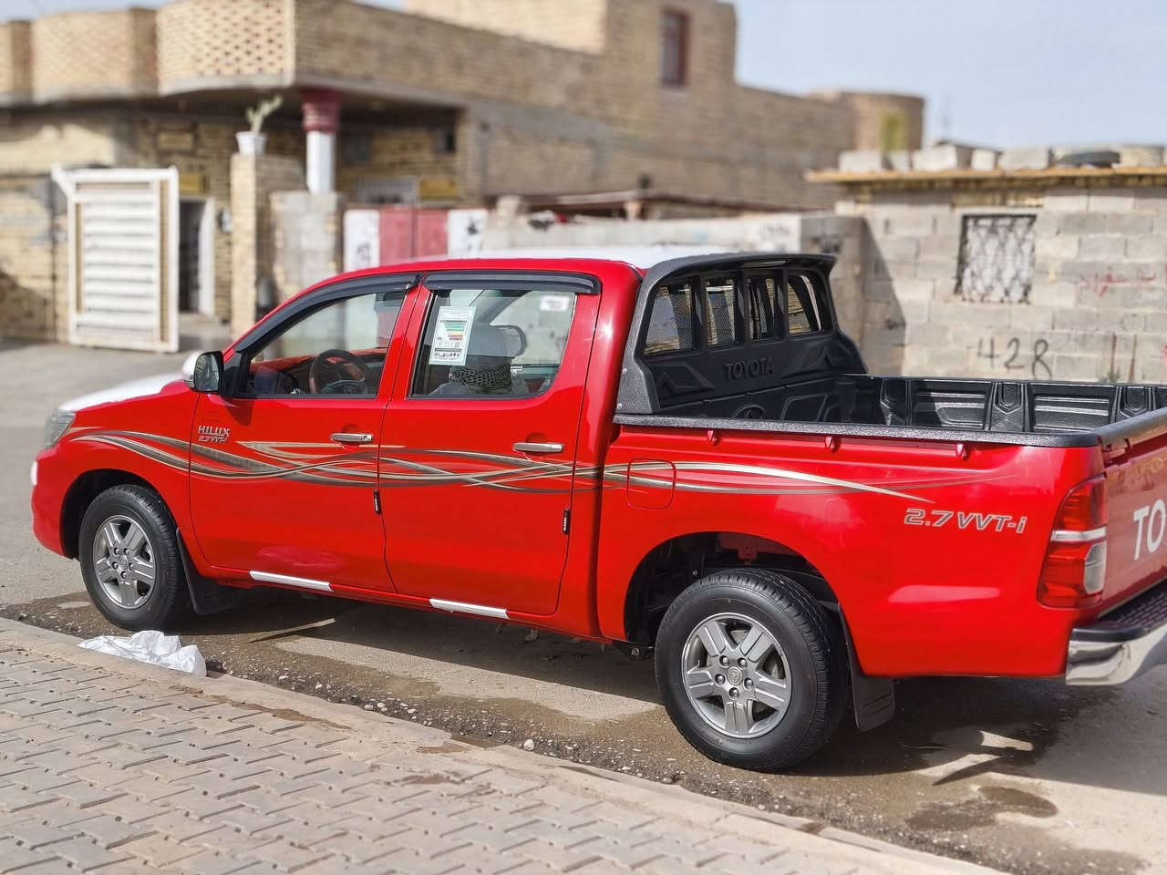 سلام عليكم بيكم هايلوكس موديل 2015  مكفولة كفاله عامه حته من البارد السياره جاهزه تخم تاير برجتسون الاصلي حداديه مكينه كفاله حامه لا تبخير لا  تنقيص رقم ميسان ماشيه 125 ألف حقيقي مكان السياره ميسان مركز المحافظة رقم الاتصال ***********
