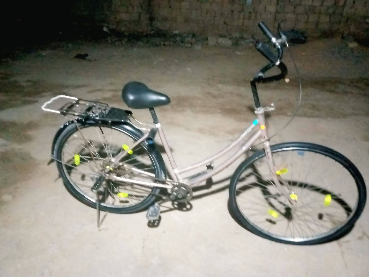 السلام عليكم بايسكل بناتي حجم 26 جديد كشن جديد كلشي جديد السعر 70 للستفسار ***********
