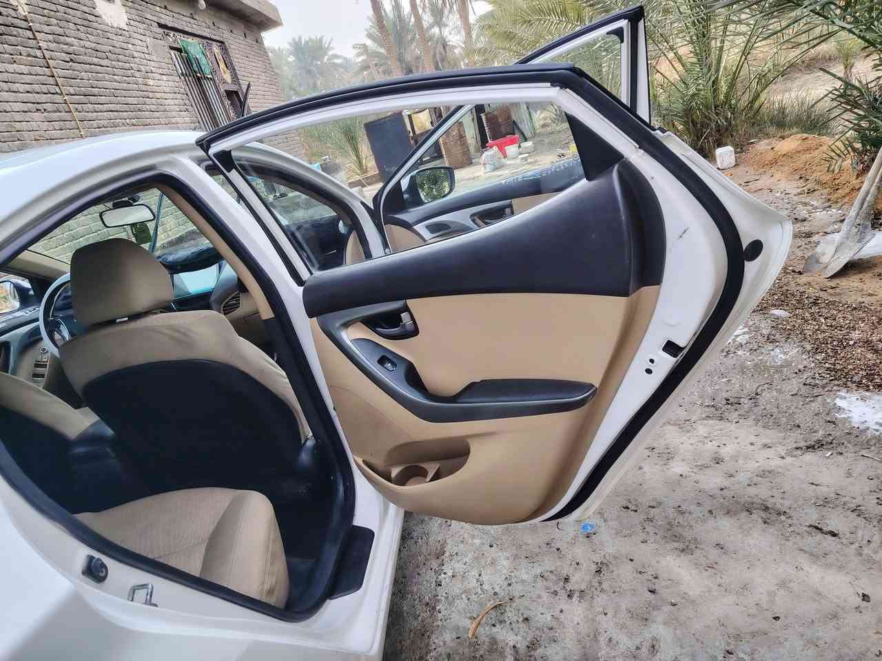 سلام عليكم ورحمة الله وبركاته النترا ميدل ١٢ السيارة كفالة فول مواصفات جازه من كلشي كير ومكينه حداديه وتبريد كفاله تخم تاير رقم انكليزي تريد وكالة تريد تحويل مكينه ٦٠٠ السيارة مال جناي جاهزه مكاني نجف كوفه سعره ١١٦وبيه مجال ***********
