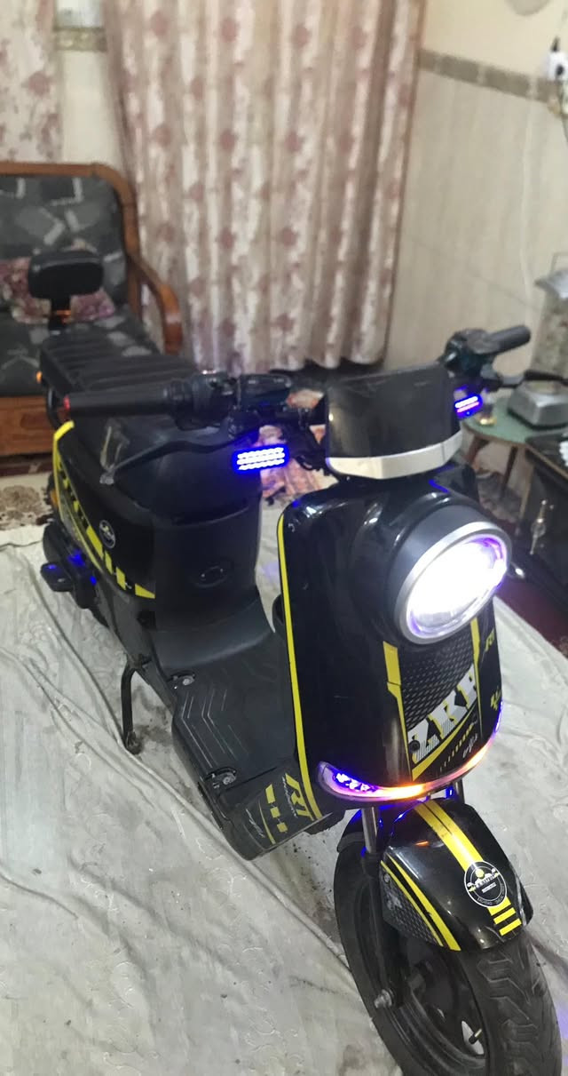 من رخصة الادمن دراجة R11 ونلي سرعة 80km عدد البطاريات 5 ملف 2000w الدراجة اخت الجديدة ماشية 5 الاف دراجة مشدودلها صندوق + ستاند موبايل + دسكات جديدة ام بي ثري الكهربائيات كلها شغالة الدراجة بيها بك R الرجوع للخلف اربع سرع شلعة تشك الكاع دبل اشارة والفدرالي تشتغل على الكرت والسويج شاحنة جديدة ام العداد تخم ويارات اصلي للبطاريات شادلها مري هم وياها والتجوة والكشن الخلفي موجودات وياها السعر 550 الف وبيها مجال بسيط واسف على الاطاله 
مكاني اعظميه. او قاهره تواجدي 

+964 771 230 2067
للاستفسار اكثر هذا  رقمي
